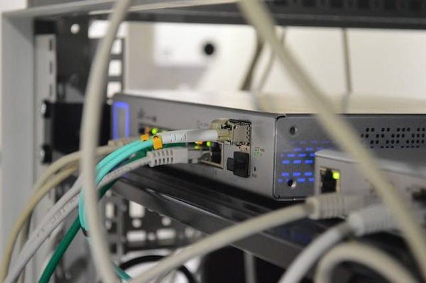 Quels sont les avantages de la fibre optique pour les entreprises ?